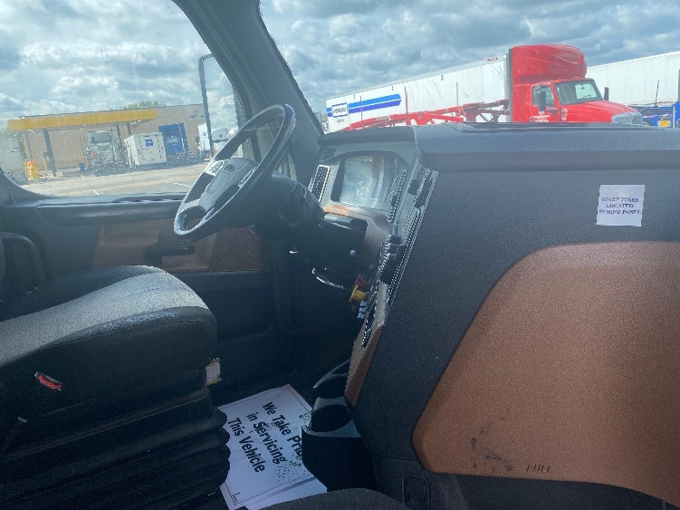 Used 2019 Freightliner Cascadia - photo 17