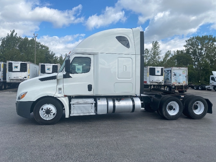 Used 2019 Freightliner Cascadia - photo 6