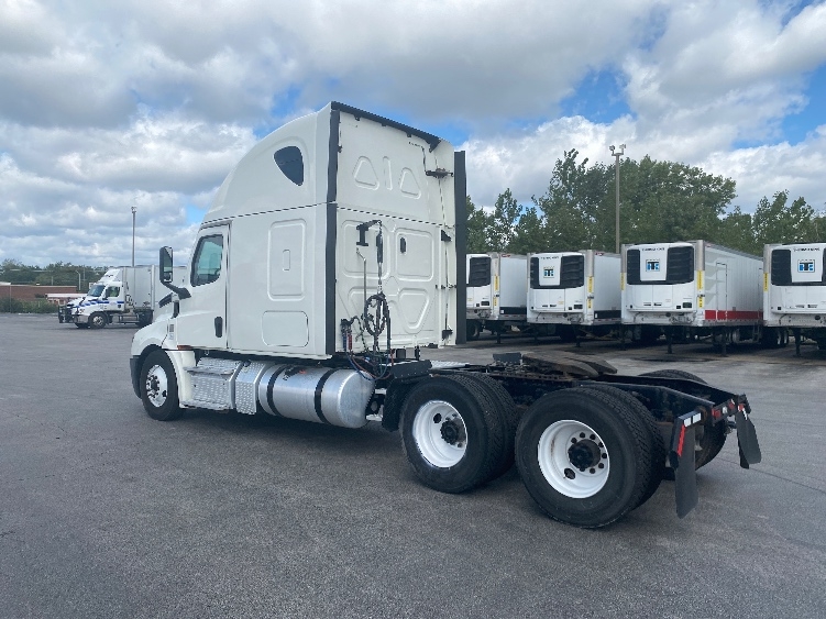 Used 2019 Freightliner Cascadia - photo 7
