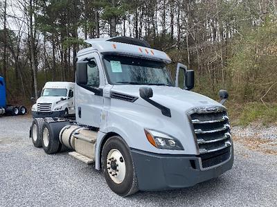 Used 2019 Freightliner Cascadia - photo 1