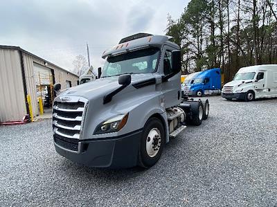 Used 2019 Freightliner Cascadia - photo 1
