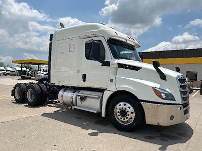 Used 2019 Freightliner Cascadia Detroit DD15AT Semi Truck with Sleeper Cab for sale #254260 - photo 1
