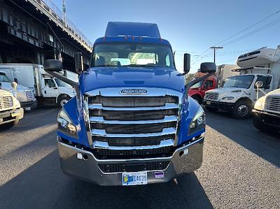 Used 2019 Freightliner Cascadia Detroit DD13 Semi Truck for sale #254400 - photo 2