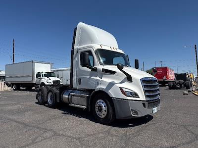 Used 2019 Freightliner Cascadia - photo 1