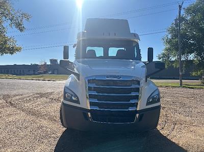 Used 2019 Freightliner Cascadia Detroit DD13 Semi Truck for sale #255056 - photo 2