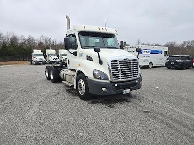 Used 2019 Freightliner Cascadia - photo 1