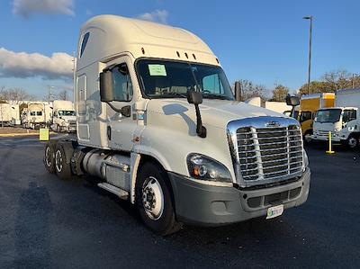 Used 2019 Freightliner Cascadia Detroit DD15AT Semi Truck with Sleeper Cab for sale #255452 - photo 1
