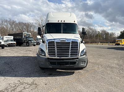Used 2019 Freightliner Cascadia - photo 1