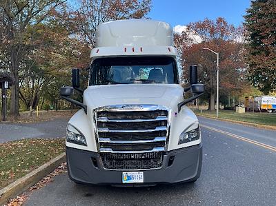 Used 2019 Freightliner Cascadia Detroit DD15AT Semi Truck for sale #255524 - photo 2