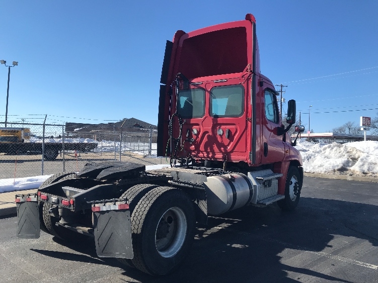 Used 2019 Freightliner Cascadia - photo 9