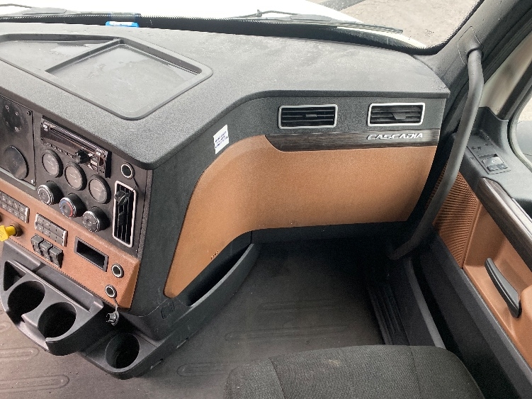 Used 2019 Freightliner Cascadia - photo 16