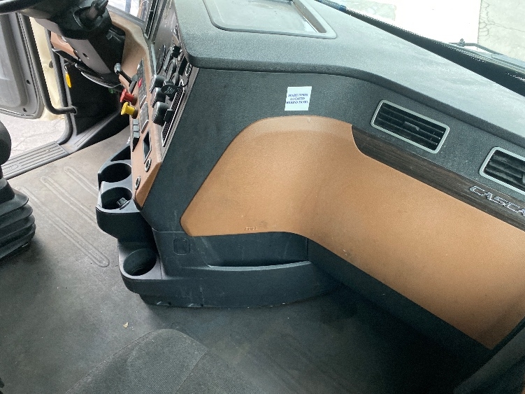 Used 2019 Freightliner Cascadia - photo 17