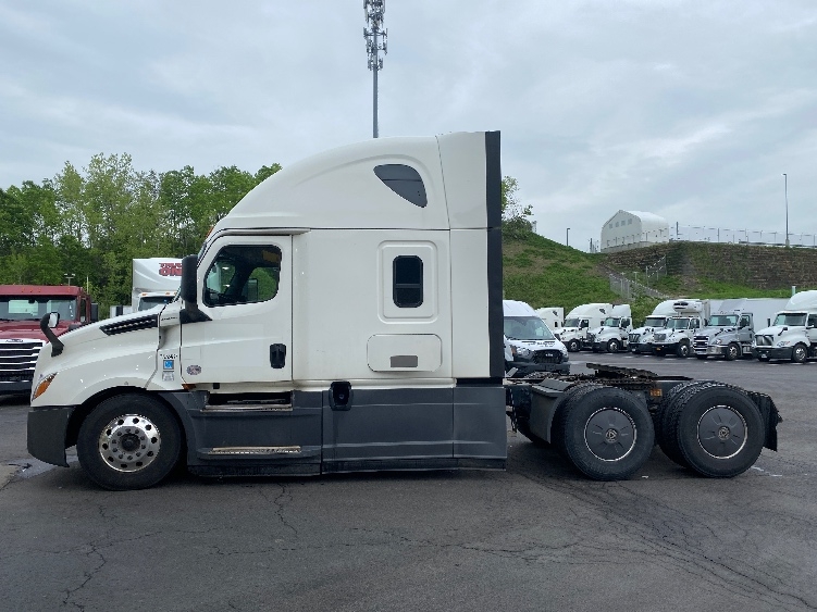 Used 2019 Freightliner Cascadia - photo 6