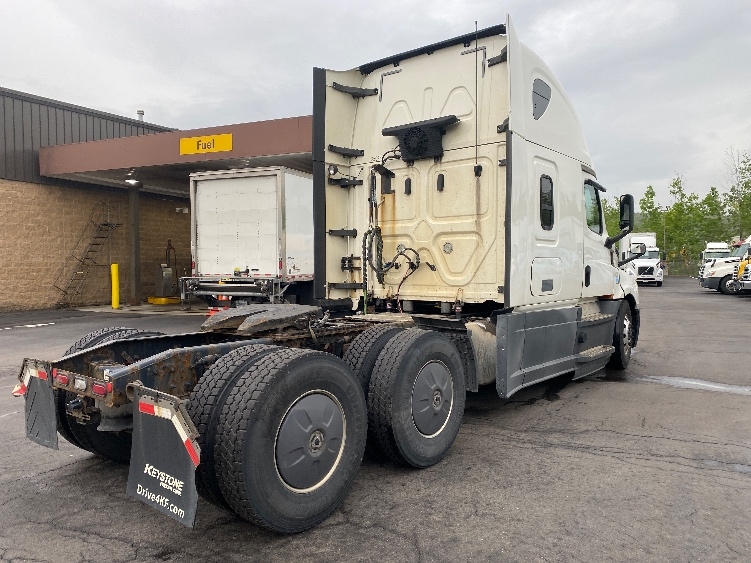 Used 2019 Freightliner Cascadia - photo 9