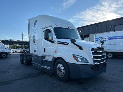 Used 2019 Freightliner Cascadia Detroit DD15AT Semi Truck with Sleeper Cab for sale #255988 - photo 1