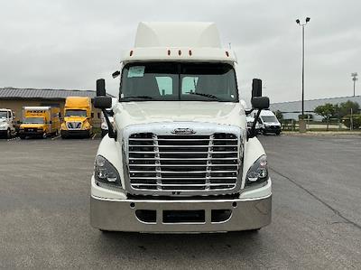 Used 2019 Freightliner Cascadia - photo 1