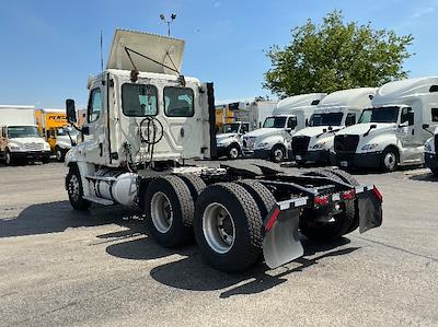 Used 2019 Freightliner Cascadia - photo 1