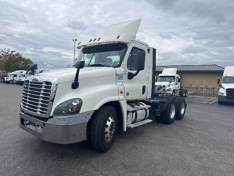 Used 2019 Freightliner Cascadia - photo 5