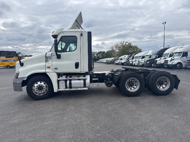 Used 2019 Freightliner Cascadia - photo 6