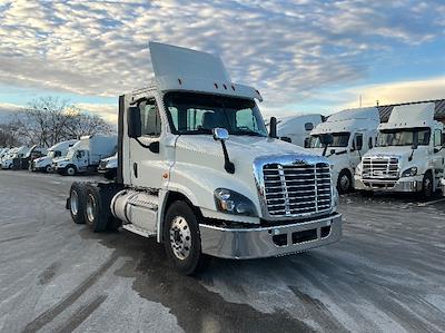 Used 2019 Freightliner Cascadia - photo 1
