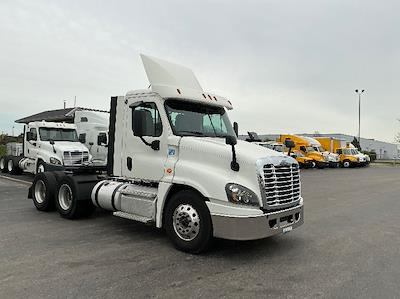 Used 2019 Freightliner Cascadia - photo 1