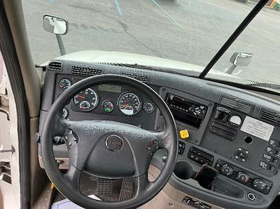 Used 2019 Freightliner Cascadia - photo 1