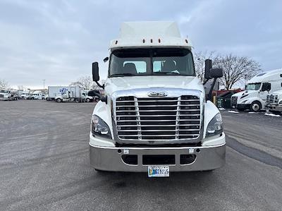 Used 2019 Freightliner Cascadia Detroit DD15AT Semi Truck for sale #256523 - photo 2