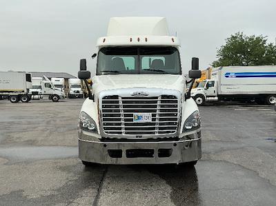 Used 2019 Freightliner Cascadia Detroit DD15AT Semi Truck for sale #256525 - photo 2