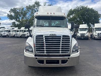 Used 2019 Freightliner Cascadia Detroit DD15AT Semi Truck for sale #256526 - photo 2