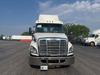 Used 2019 Freightliner Cascadia - photo 1