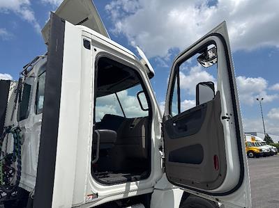 Used 2019 Freightliner Cascadia - photo 1