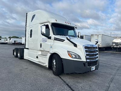 Used 2019 Freightliner Cascadia Detroit DD15AT Semi Truck with Sleeper Cab for sale #256561 - photo 1