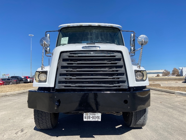 Used 2019 Freightliner 114SD - photo 2