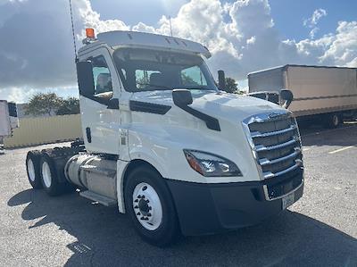 Used 2019 Freightliner Cascadia - photo 1