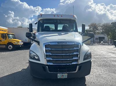 Used 2019 Freightliner Cascadia - photo 1