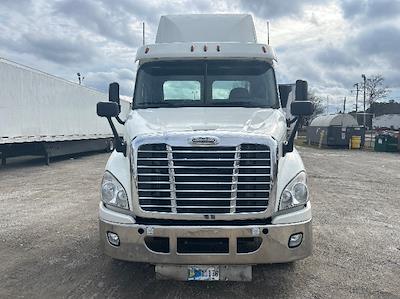 Used 2019 Freightliner Cascadia - photo 1