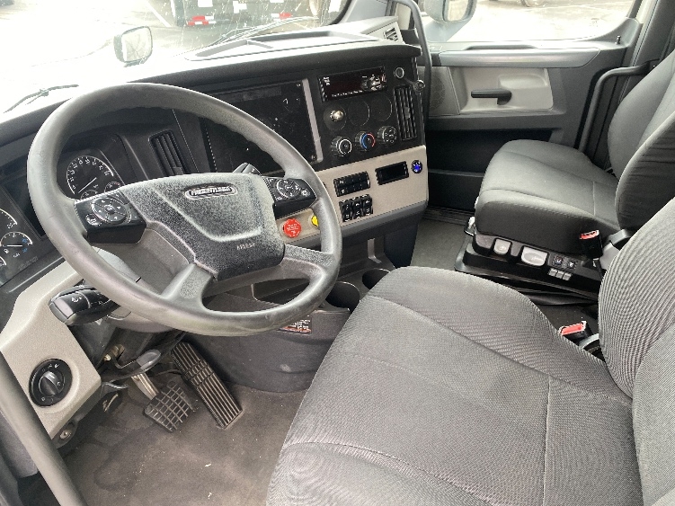 Used 2019 Freightliner Cascadia - photo 12