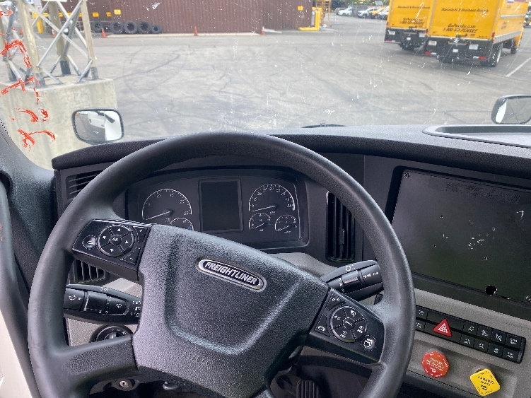 Used 2019 Freightliner Cascadia - photo 13