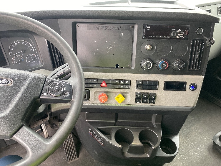 Used 2019 Freightliner Cascadia - photo 14