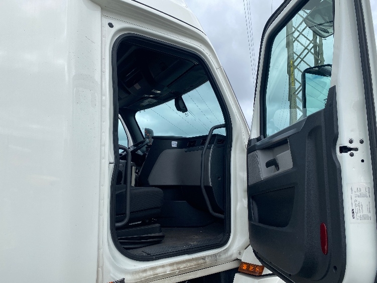 Used 2019 Freightliner Cascadia - photo 15
