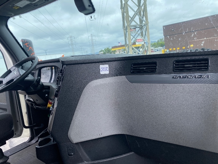 Used 2019 Freightliner Cascadia - photo 16