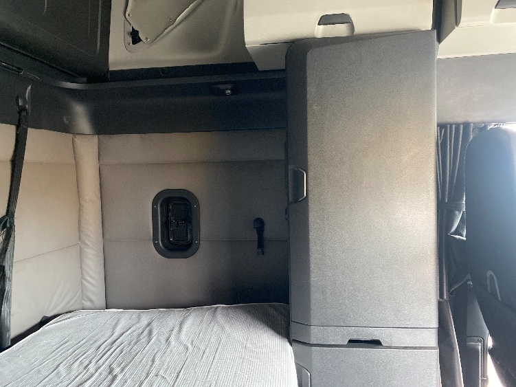 Used 2019 Freightliner Cascadia - photo 20