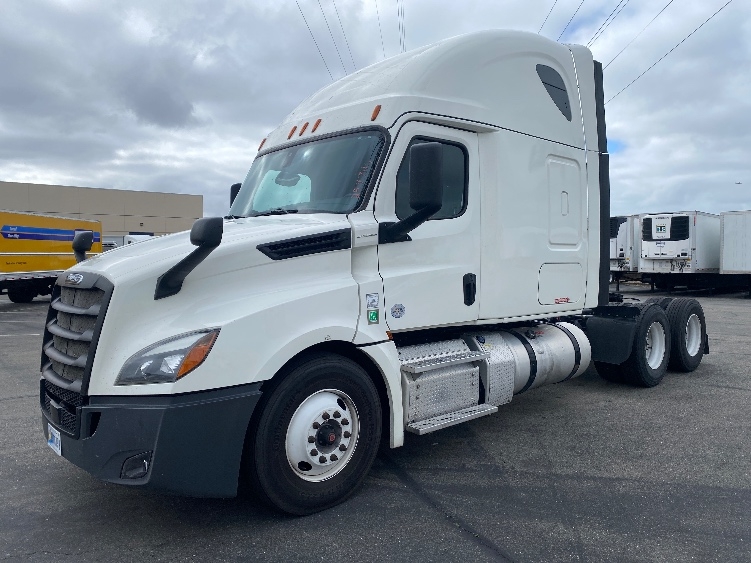 Used 2019 Freightliner Cascadia - photo 5
