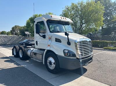 Used 2019 Freightliner Cascadia Detroit DD13 Semi Truck for sale #257860 - photo 1