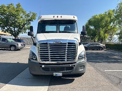 Used 2019 Freightliner Cascadia Detroit DD13 Semi Truck for sale #257860 - photo 2