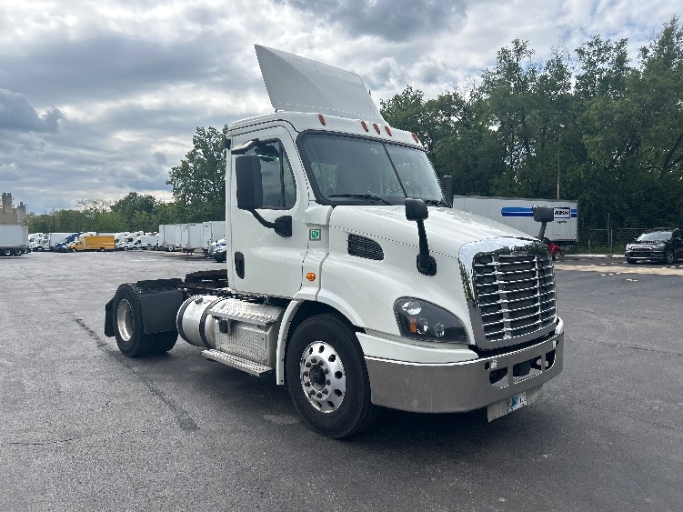 Used 2019 Freightliner Cascadia - photo 1