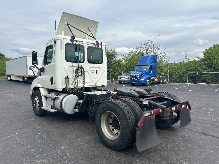 Used 2019 Freightliner Cascadia - photo 7