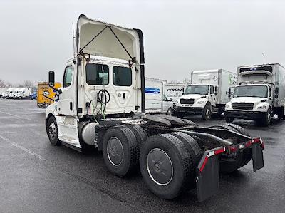 Used 2019 Freightliner Cascadia - photo 1