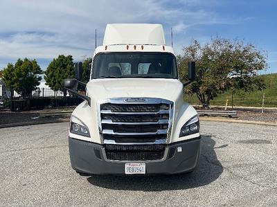 Used 2020 Freightliner Cascadia - photo 1