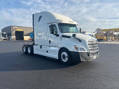 Used 2019 Freightliner Cascadia Detroit DD15AT Semi Truck with Sleeper Cab for sale #258283 - photo 1